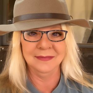 Meet your Posher, Suzanne